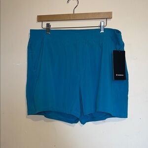 lululemon athletica Men's Teal pace breaker Shorts. Color is MRLN size XXL